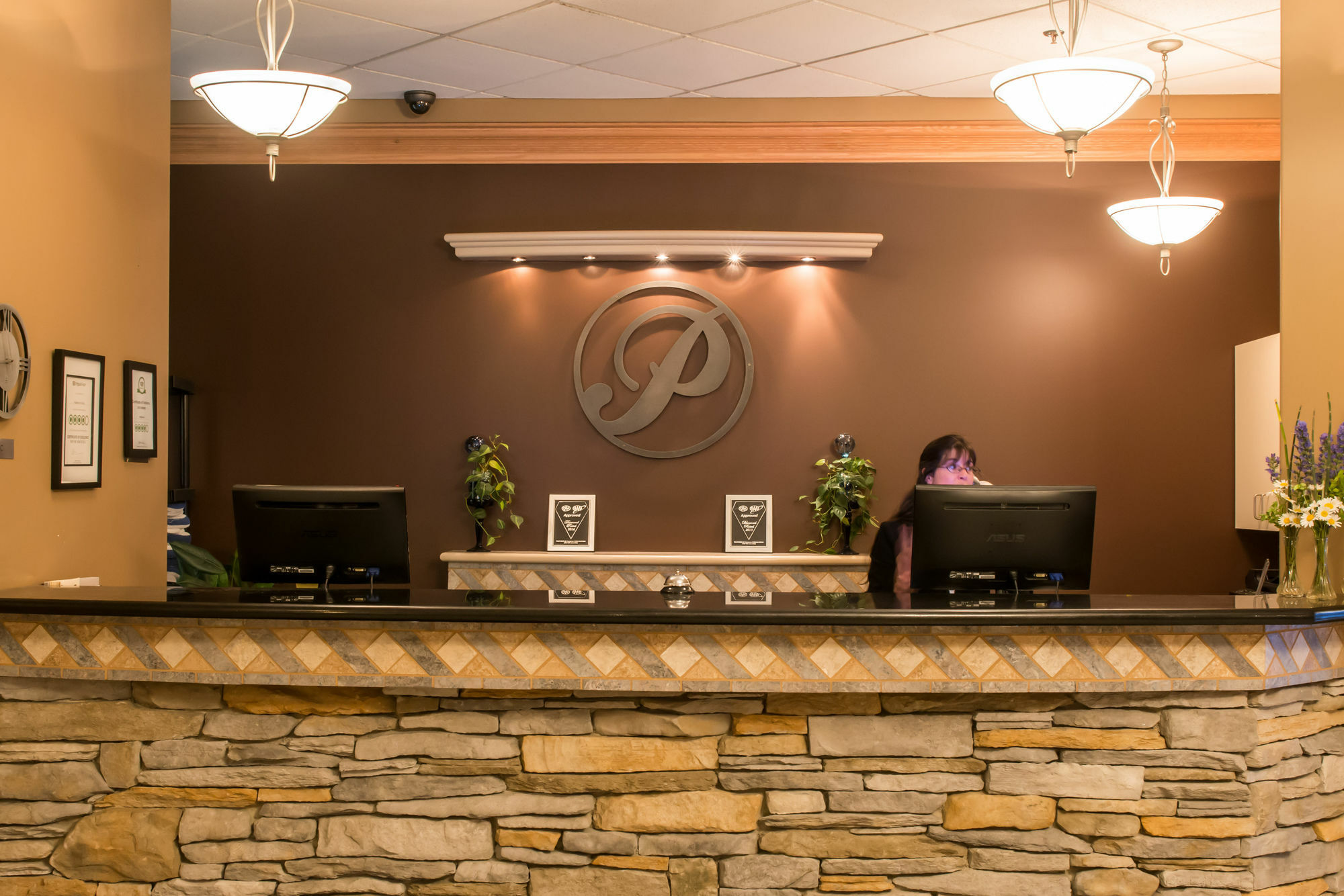 Hilltop Inn - Salmon Arm Ngoại thất bức ảnh