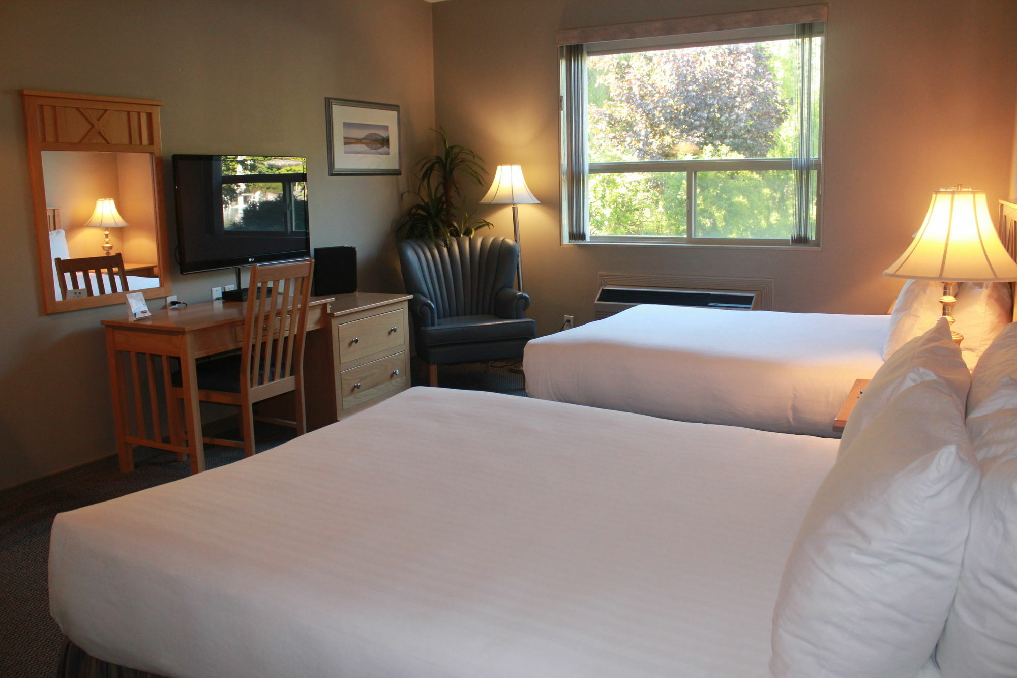 Hilltop Inn - Salmon Arm Ngoại thất bức ảnh
