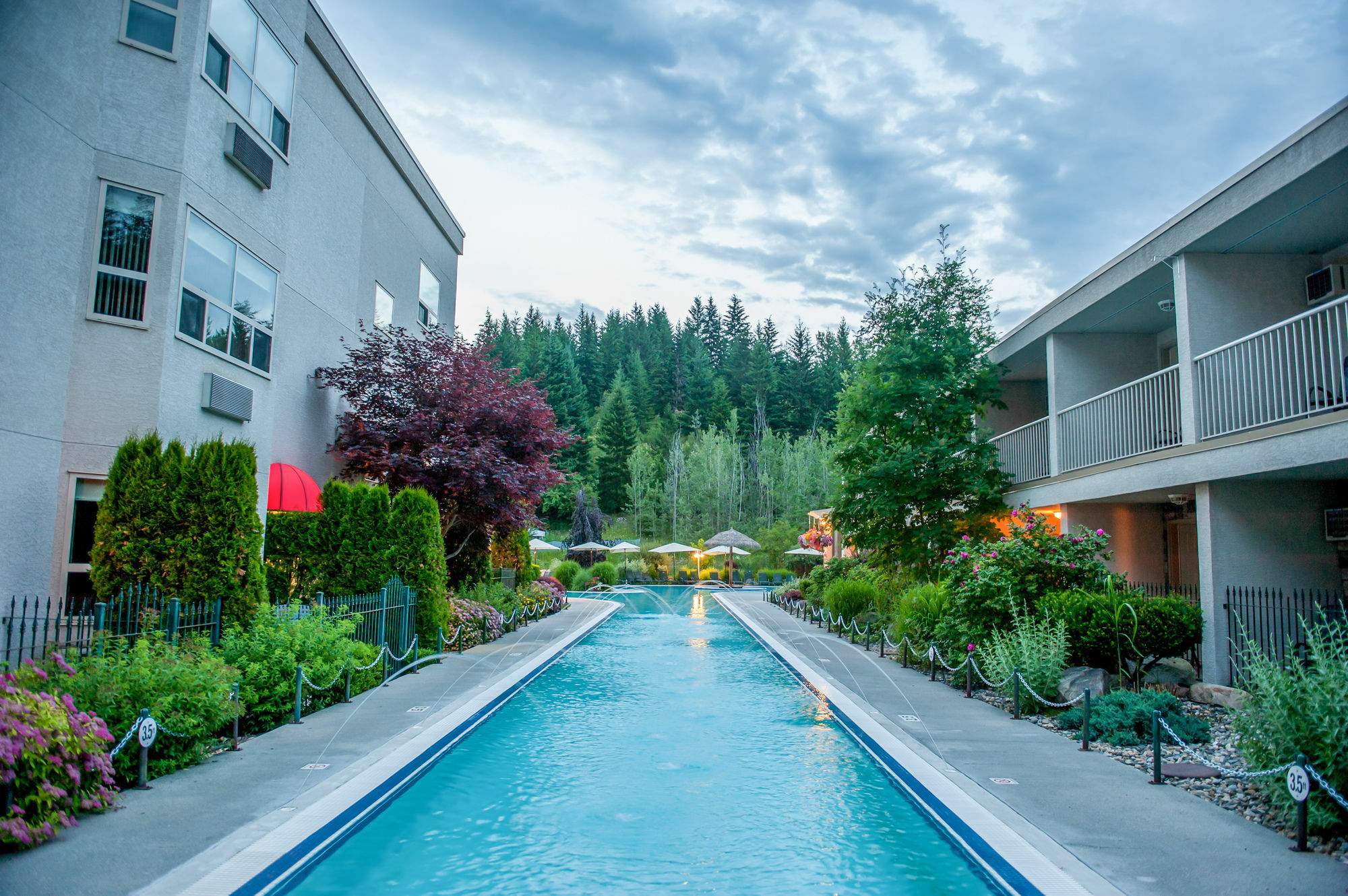 Hilltop Inn - Salmon Arm Ngoại thất bức ảnh