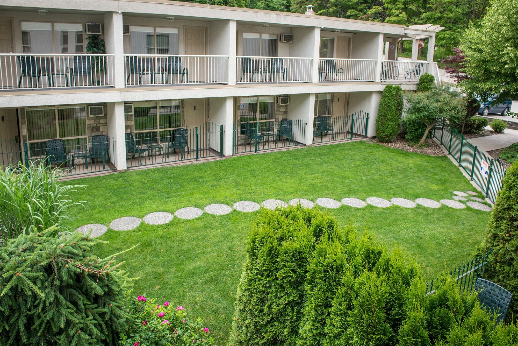 Hilltop Inn - Salmon Arm Ngoại thất bức ảnh