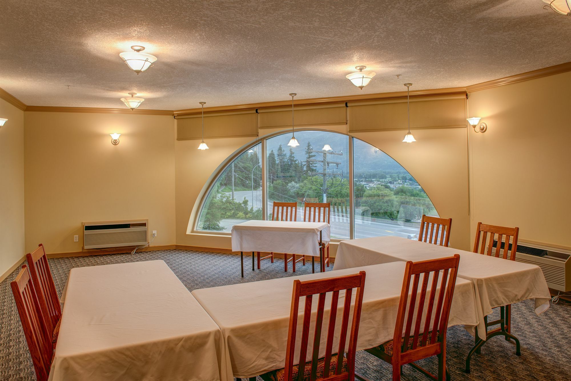Hilltop Inn - Salmon Arm Ngoại thất bức ảnh