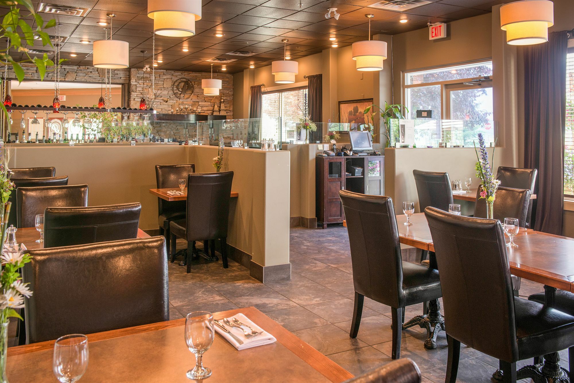 Hilltop Inn - Salmon Arm Ngoại thất bức ảnh