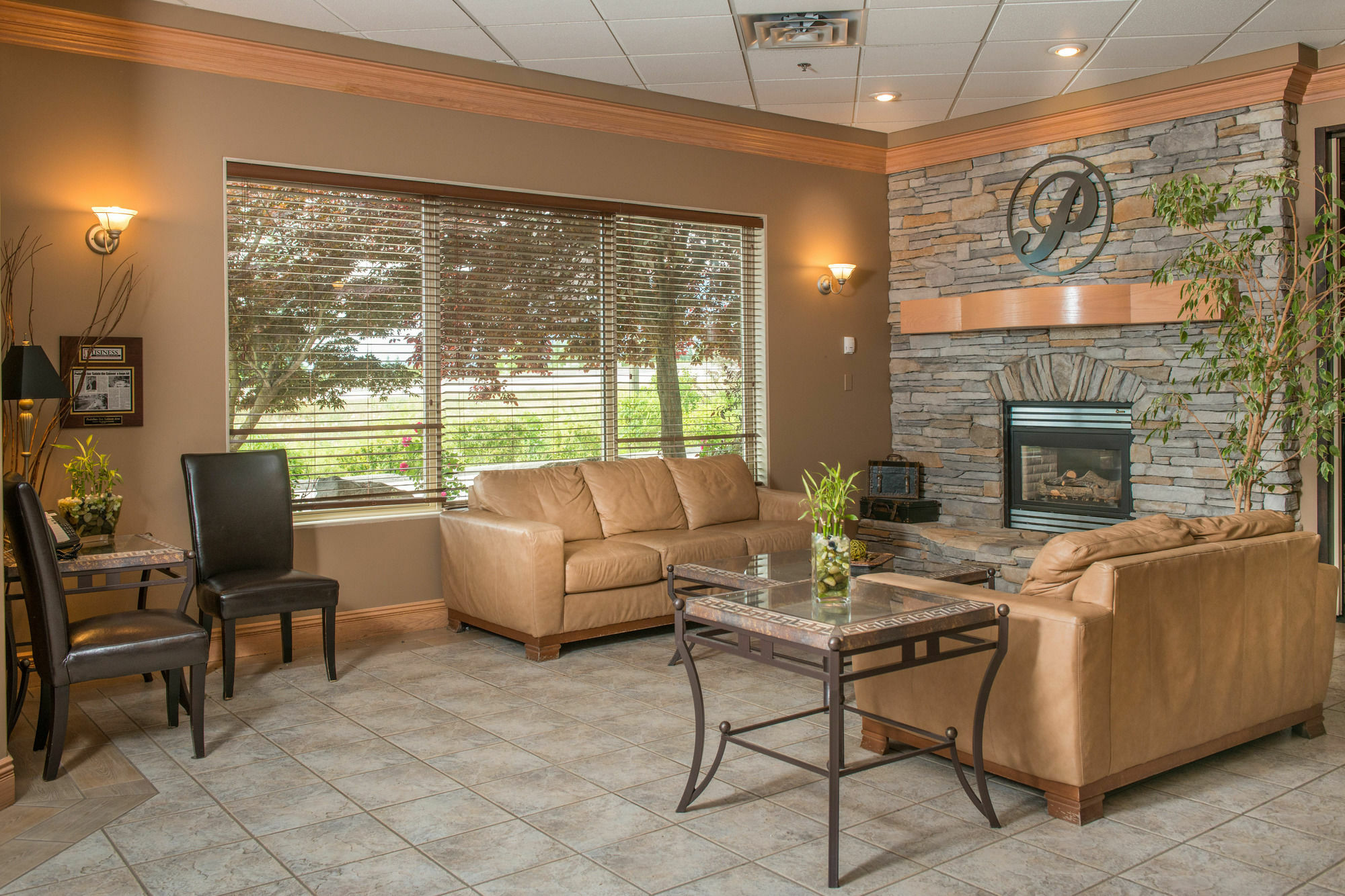 Hilltop Inn - Salmon Arm Ngoại thất bức ảnh