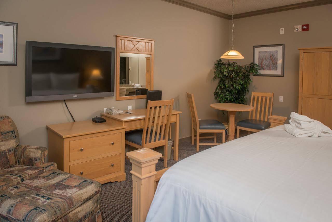Hilltop Inn - Salmon Arm Ngoại thất bức ảnh